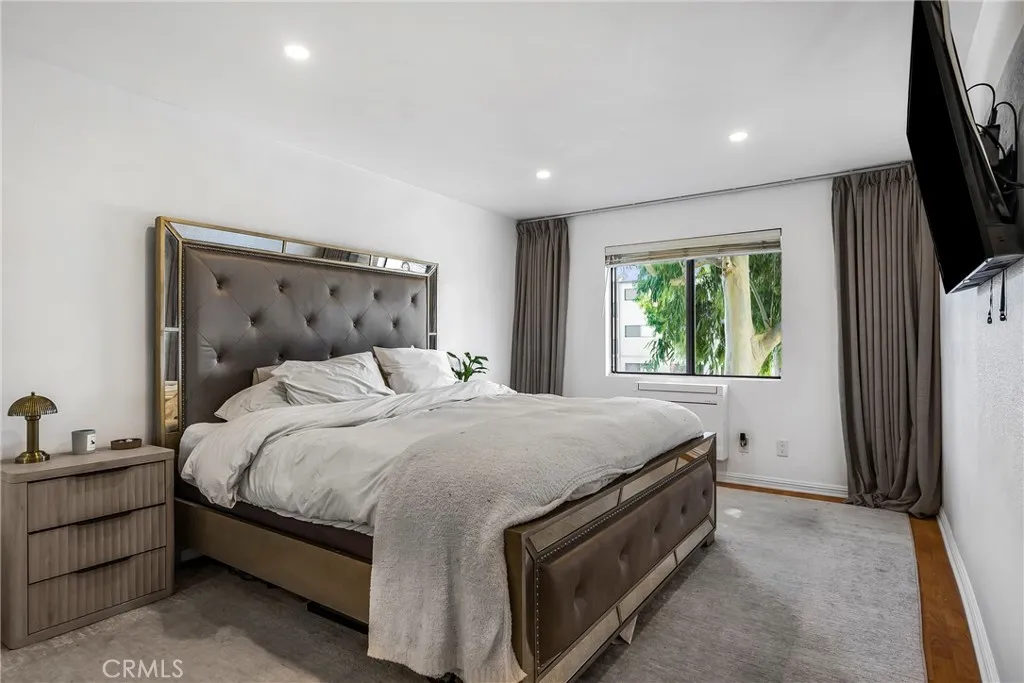 18530 Hatteras Street 213, Tarzana, California 91356 home-pic-7